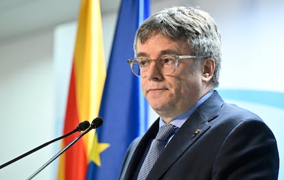 Carles Puigdemont, este lunes durante una rueda de prensa en Bruselas.