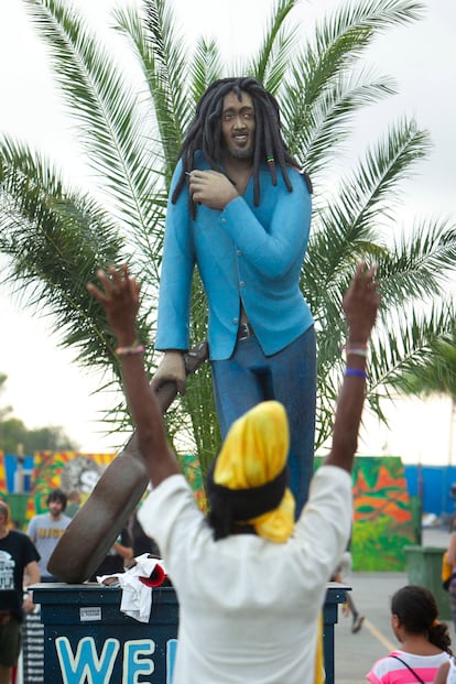 Estatua de Bob Marley en el recinto del festival, uno de los símbolos del Rototom.
