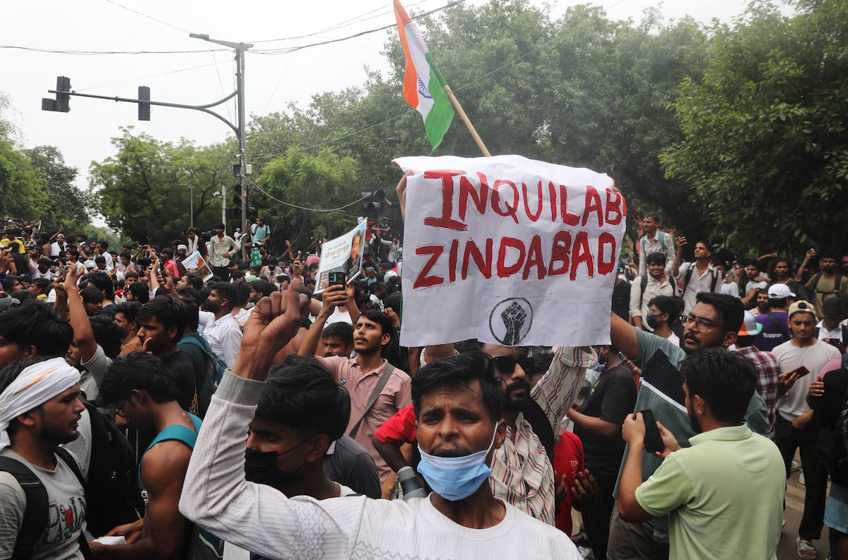 Las protestas de los jóvenes del movimiento de ‘las cucarachas’ fuerzan la dimisión del ministro de Educación de la India