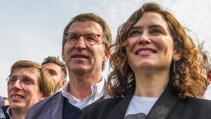 Feijóo y Ayuso, el 3 de abril en Sevilla, durante el congreso nacional del PP.