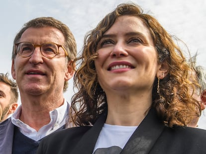 Feijóo y Ayuso, el 3 de abril en Sevilla, durante el congreso nacional del PP.