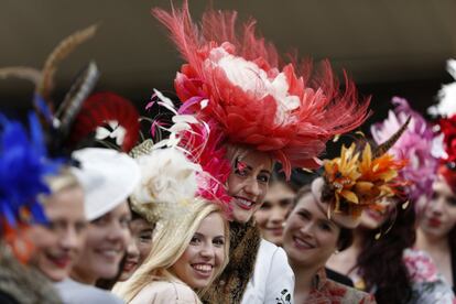 El día de las damas en Cheltenham es ya una cita obligada en el calendario social britñanico.