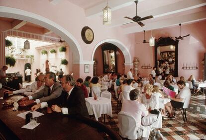Interior del restaurante La Mallorquina, fundado en 1848 en San Juan de Puerto Rico.