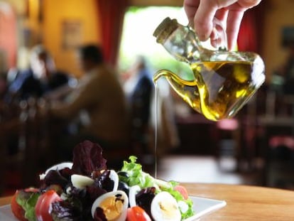 El aceite de oliva virgen extra junto a la dieta mediterránea ayuda a prevenir el deterioro cognitivo en personas mayores