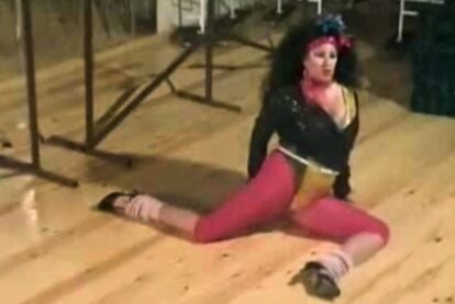 La Terremoto de Alcorcón reinterpreta el vídeo de Madonna <i>Hugh Up</i>.