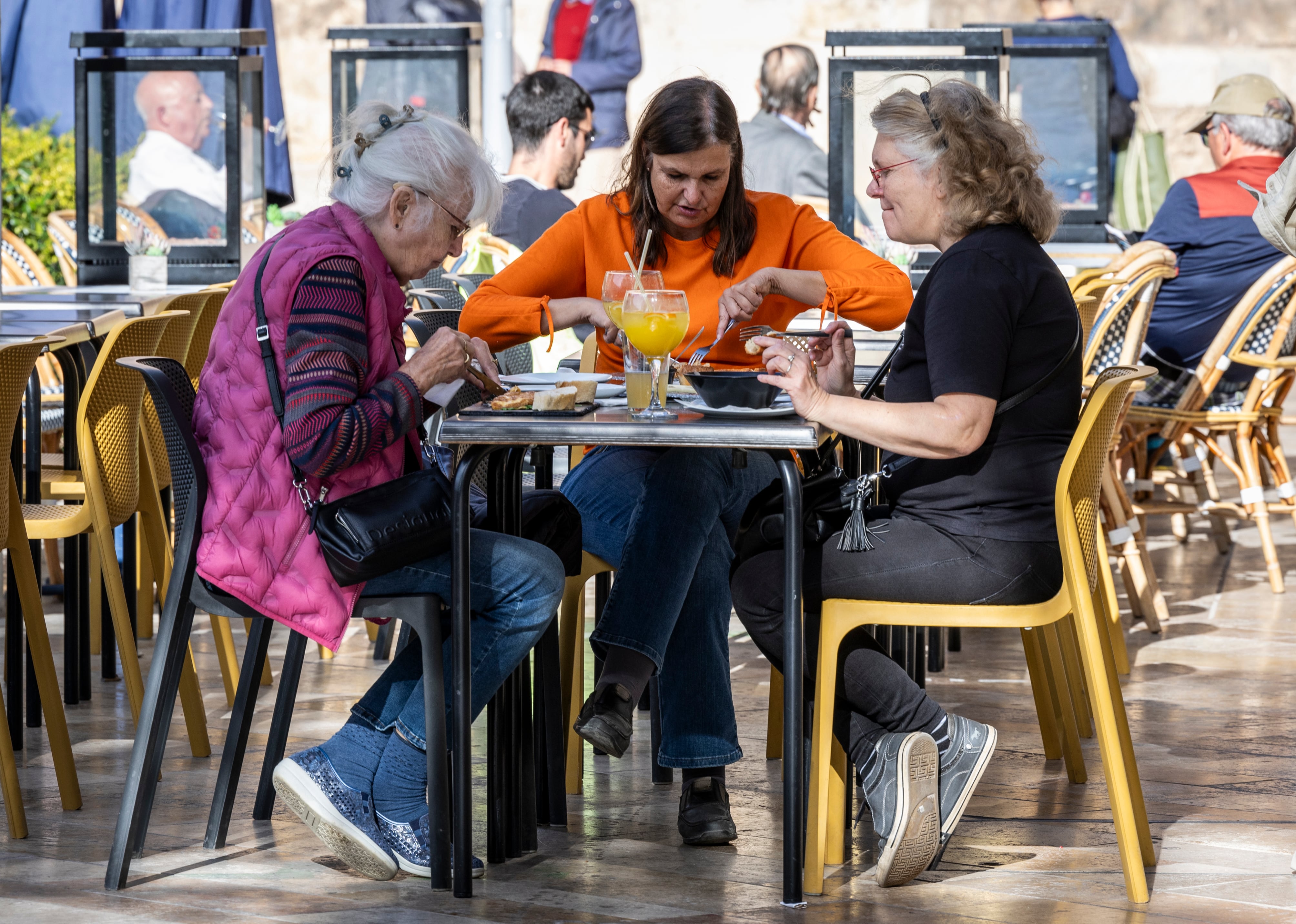 Por qué es mejor comer en (buena) compañía 