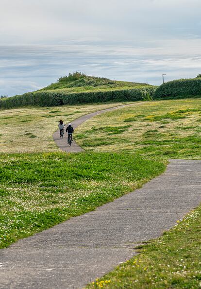 Senda que va a la playa de Anglet, en Francia.