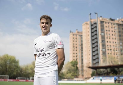 Alfredo Bozalongo, jugador de 18 años del Real Betis, en los campos de fútbol García de la Mata (Madrid).