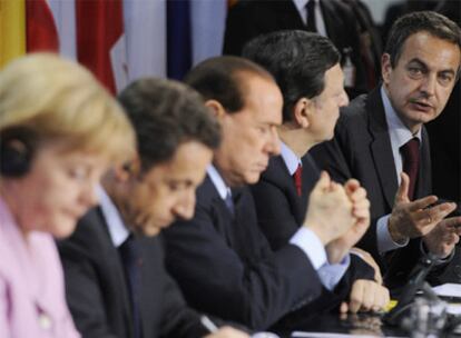 De izquierda a derecha, Angela Merkel (Alemania), Nicolas Sarkozy (Francia), Silvio Berlusconi (Italia), José Manuel Durão Barroso (Comisión Europea) y José Luis Rodríguez Zapatero (España).