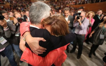 Jos&eacute; Antonio Gri&ntilde;&aacute;n y Susana D&iacute;az, este s&aacute;bado en el congreso extraordinario del PSOE-A. 