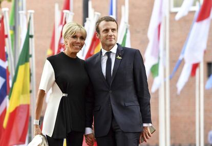 O presidente francês, Emmanuel Macron, e sua mulher, Brigitte.