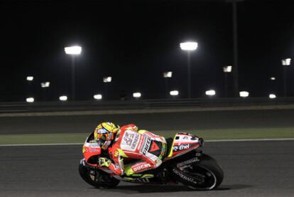 El piloto Valentino Rossi, ayer durante los entrenamientos del Gran Premio de Catar.