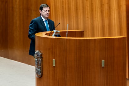 Comparecencia de Alfonso Fernández Mañueco en las Cortes de Castilla y León, en agosto de 2025.