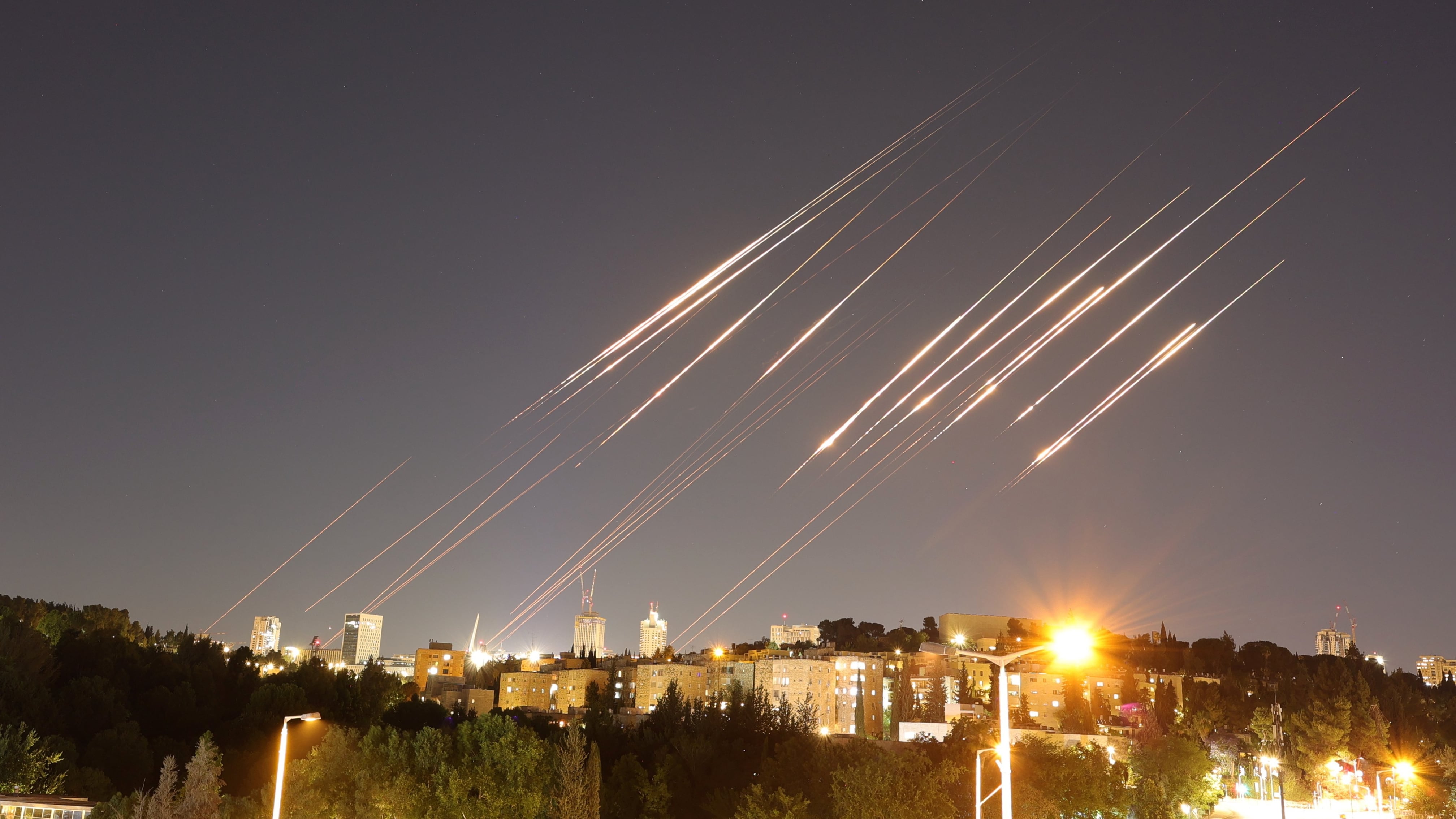 Cruce de misiles entre Israel e Irán en el tercer día de escalada del conflicto