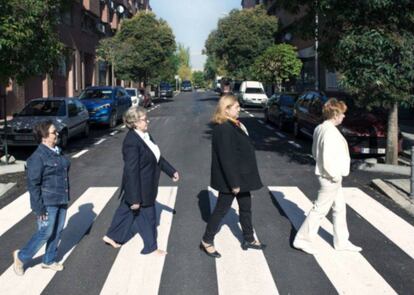 The Lideresas of Villaverde pose as The Beatles.