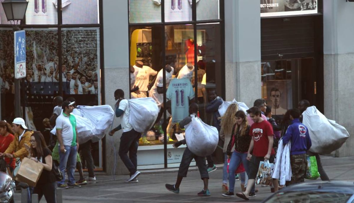 ‘Top manta’, un fenómeno español y costero Noticias de Cataluña EL PAÍS