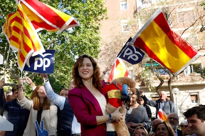 Isabel Díaz Ayuso en campaña de las elecciones catalanas junto a Alberto Núñez Feijóo