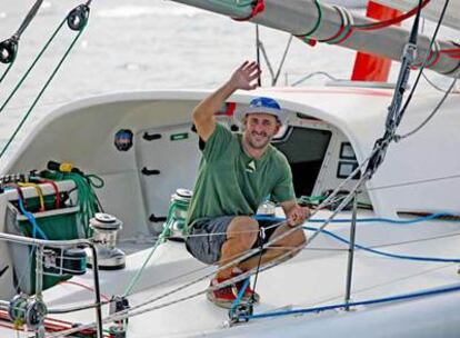 Unai Basurko, en su barco en junio de 2006.