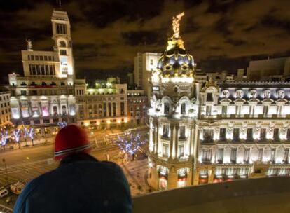 Terraza del hotel Ada Palace (Gran Vía, 2), con vistas a la cúpula del  edificio Metrópolis y al Círculo de Bellas  Artes (a la izquierda).