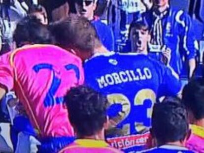 Valerón choca con Morcillo y es evacuado inconsciente en camilla en las imágenes publicadas en Twitter por Sphera Sports. 