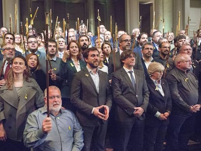 Visita de alcaldes catalanes a Carles Puigdemont en Bruselas.