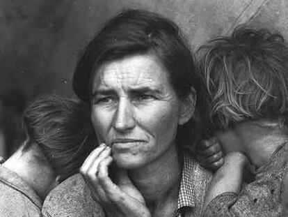 La foto más famosa de Dorothea Lange: una madre con dos niños, cerca del campo de recogida de guisantes de Nipoma, en 1936.