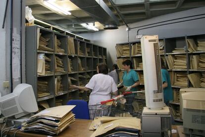 Un archivo de historias clnicas en el hospital pblico Gregorio Mara?n de Madrid.