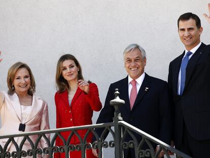 Por la derecha, el príncipe Felipe, el presidente chileno Sebastián Piñera, doña Letizia y la primera dama chilena, Cecilia Morel.