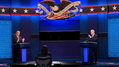 Foto de archivo de un debate presidencial entre Donald Trump y Joe Biden en 2020.