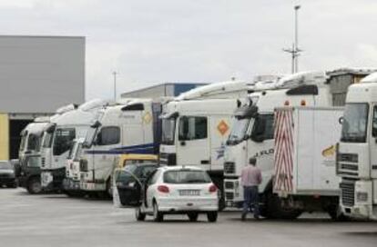 Vista de un aparcamiento para transportistas autónomos en la Ciudad del Transporte de Castellón. EFE/Archivo