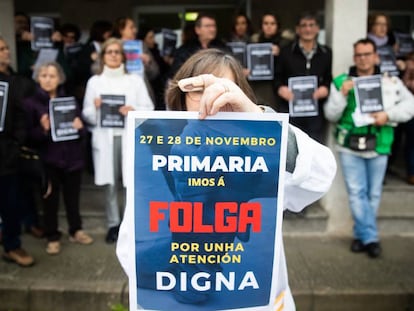 Concentración de protesta este miércoles en el centro de salud de Neda, en el área sanitaria de Ferrol.