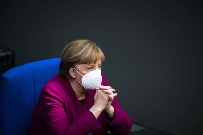 Angela Merkel, durante la sesión del Parlamento este jueves.