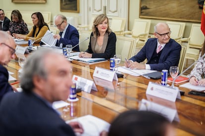 La ministra de Educación, Pilar Alegría, en el centro, preside este martes la Conferencia Sectorial de Educación en la sede del ministerio.