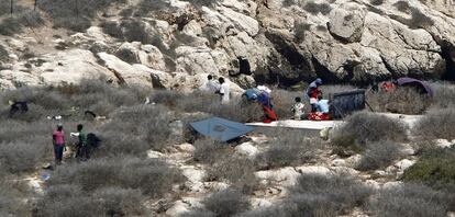 Inmigrantes subsaharianos en la isla de Tierra, en septiembre de 2012.
