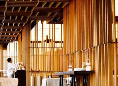Sandra Tarruella firma el interiorismo del restaurante Bravo, situado en el hotel W de Barcelona.