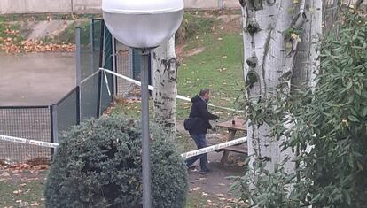 Imagen de la zona acordonada tomada desde dentro del centro de menores de Hortaleza.