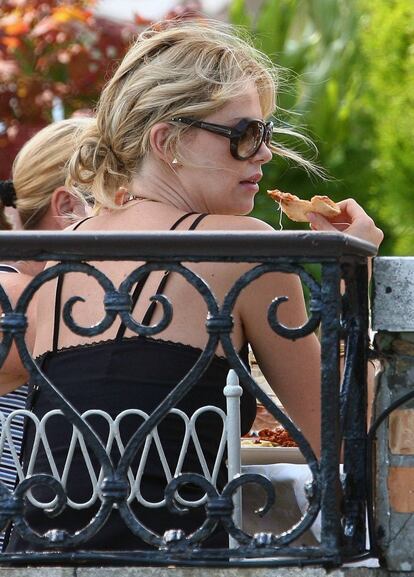 Durante el festival de cine de Venecia de 2008, Charlize Theron también aprovechó la oportunidad de degustar la oferta gastronómica de la ciudad en pizzas.