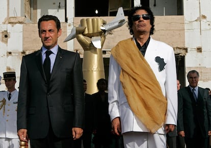 Muammar Gaddafi with Nicolas Sarkozy at the Bab Azizia complex, near Tripoli, where he received foreign leaders, in 2007.