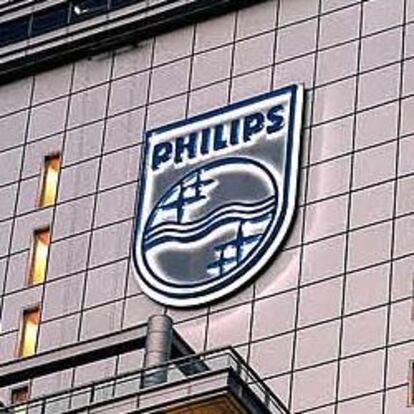 Philips pierde 1.344 millones a junio y ahorrará 500 millones