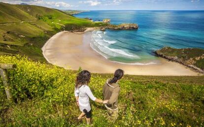 Panor&aacute;mica de la playa naturista de Torimbia, en Llanes (Asturias). 