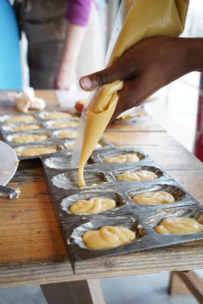 La idea de Les Petites Cantines es que la gente participe y pague parte de su comida. 