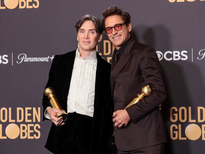 Beverly Hills (United States), 08/01/2024.- Irish actor Cillian Murphy (L) holds the Golden Globe for Best Performance by a Male Actor in a Motion Picture - Drama for 'Oppenheimer' while standing with US actor Robert Downey Jr. who is holding the Golden Globe for Best Performance by a Male Actor in a Supporting Role in any Motion Picture for 'Oppenheimer' in the press room during the 81st annual Golden Globe Awards ceremony at the Beverly Hilton Hotel in Beverly Hills, California, USA, 07 January 2024. Artists in various film and television categories are awarded Golden Globes by the Hollywood Foreign Press Association. EFE/EPA/ALLISON DINNER

