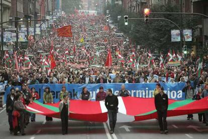 Cabecera de la manifestacin a favor de la autodeterminacin celebrada ayer en Bilbao y que encabezaron lderes de Batasuna.