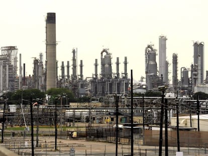 Refiner&iacute;a de la petrolera Royal Dutch Shell en Bayton, Texas. 