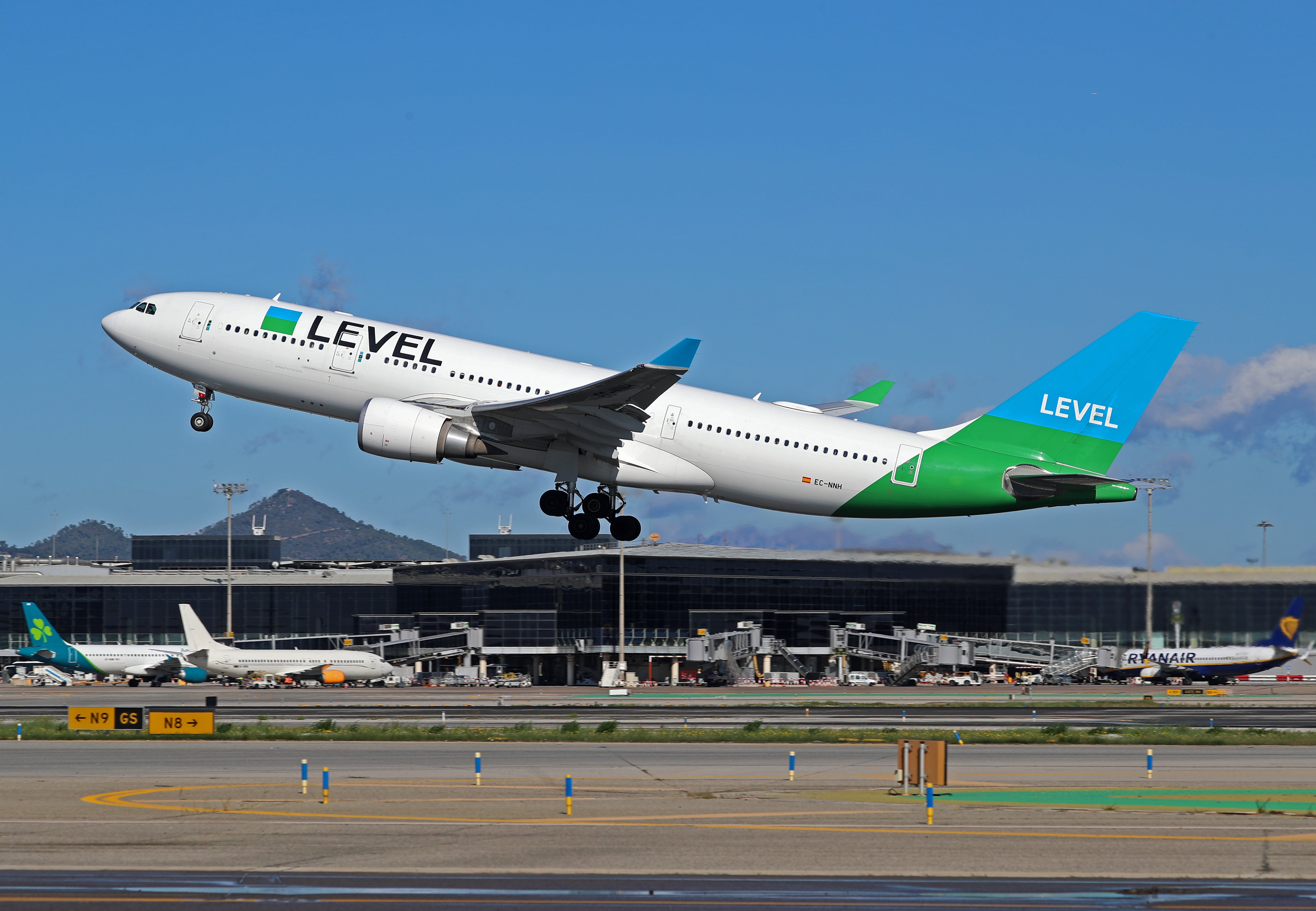 Tres aviones problemáticos y la competencia por Estados Unidos causan el repliegue de Level en Barcelona