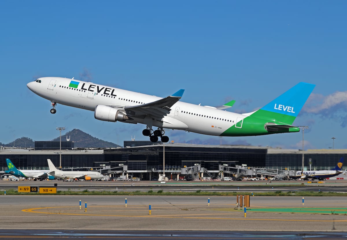 Tres aviones problemáticos y la competencia por Estados Unidos causan el repliegue de Level en Barcelona