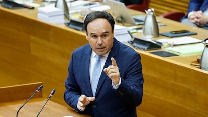 Pérez Llorca contraataca con “la corrupción socialista” a una oposición que le acusa de “debilidad e inoperancia”
