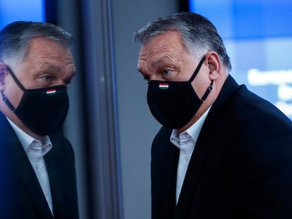 El primer ministro húngaro, Viktor Orbán, durante la cumbre europea del pasado viernes en Bruselas en la que el líder de Fidesz decidió levantar el veto a los presupuestos europeos.