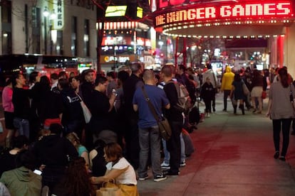 Colas en Nueva York antes del estreno de 'Juegos de hambre'.