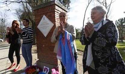 Inauguración de la placa en homenaje a La Veneno en el Parque del Oeste. 